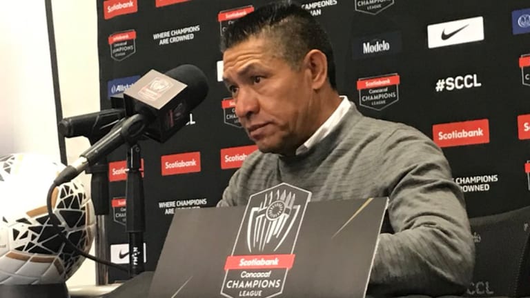 "No me preocupa solo Vela": Ambriz en la previa al LAFC vs León